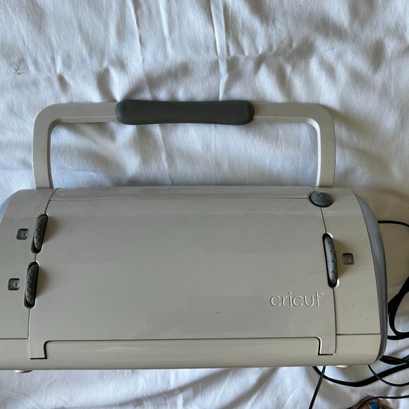 Cricut Cutter - Picture 8 of 9